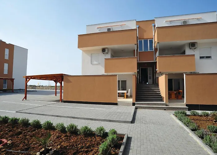 2 Bedroom Stunning In * Nin