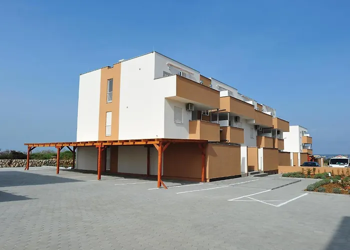 2 Bedroom Stunning In * 닌