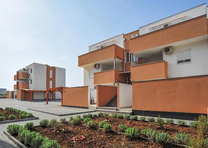 2 Bedroom Stunning In Nin