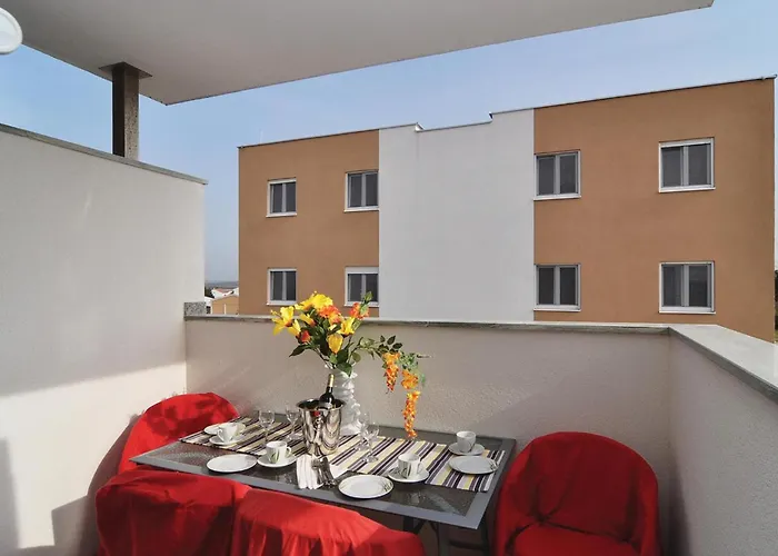 2 Bedroom Stunning In Апартаменты Нин